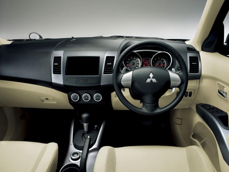  Mitsubishi Outlander 2007 года  (JP) (фото 16 из 17)